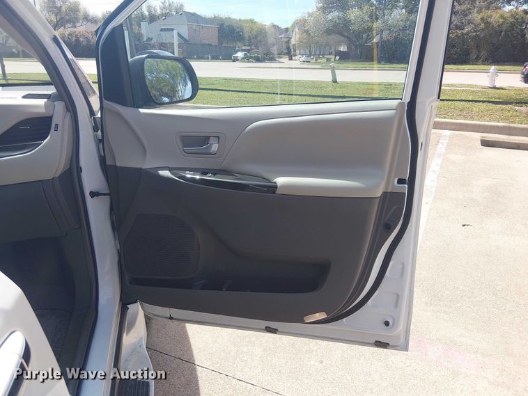 image for item DU3111 2019 Toyota Sienna XLE handicap accessible van