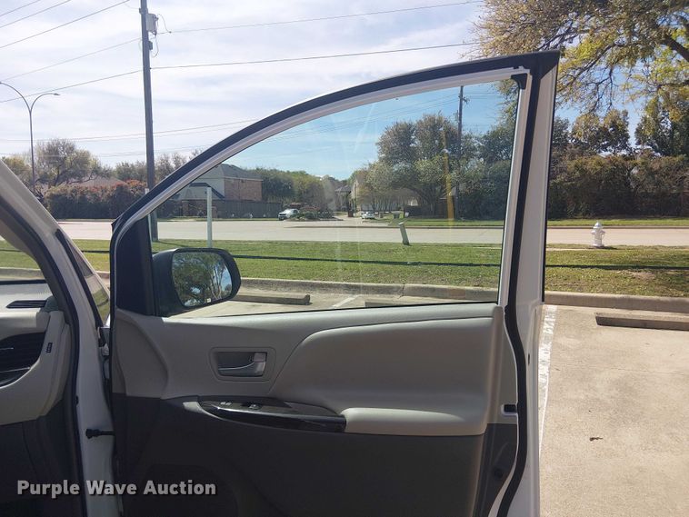 image for item DU3111 2019 Toyota Sienna XLE handicap accessible van