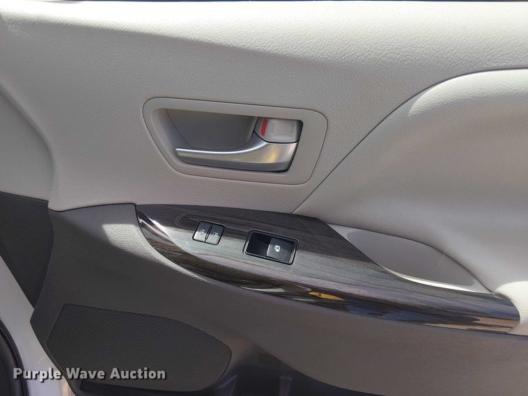 image for item DU3111 2019 Toyota Sienna XLE handicap accessible van