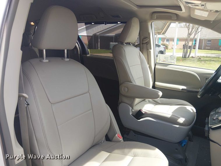 image for item DU3111 2019 Toyota Sienna XLE handicap accessible van