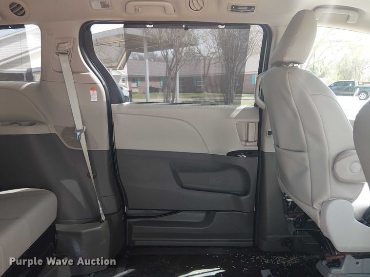 image for item DU3111 2019 Toyota Sienna XLE handicap accessible van