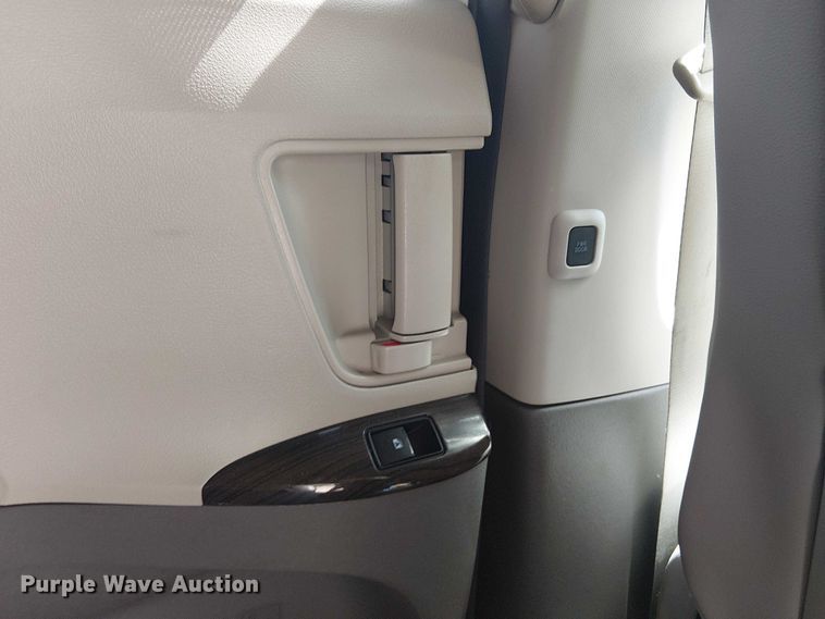 image for item DU3111 2019 Toyota Sienna XLE handicap accessible van