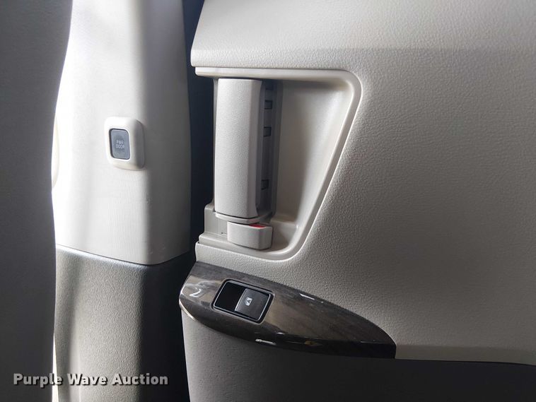 image for item DU3111 2019 Toyota Sienna XLE handicap accessible van