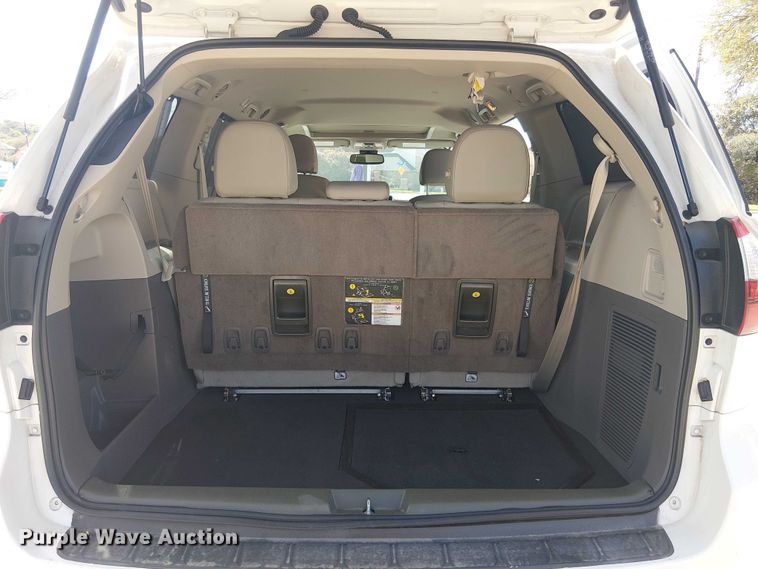 image for item DU3111 2019 Toyota Sienna XLE handicap accessible van