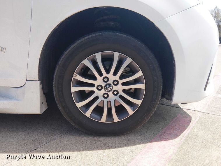 image for item DU3111 2019 Toyota Sienna XLE handicap accessible van