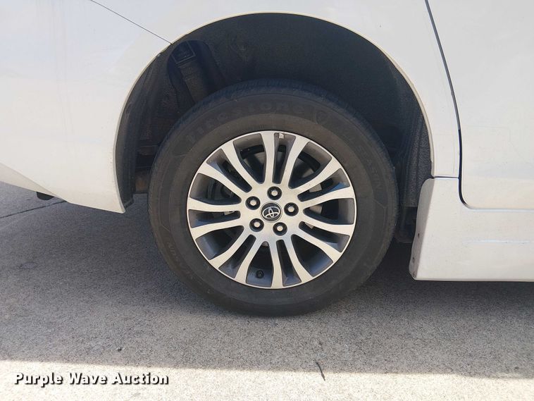 image for item DU3111 2019 Toyota Sienna XLE handicap accessible van