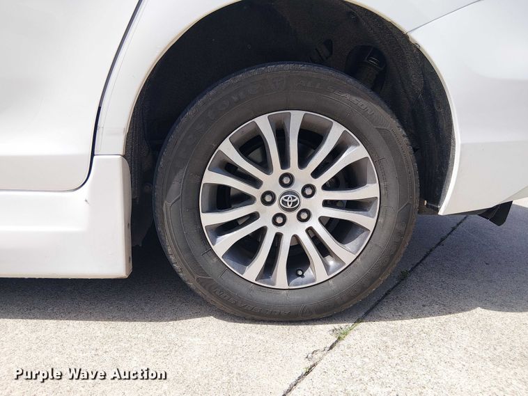 image for item DU3111 2019 Toyota Sienna XLE handicap accessible van