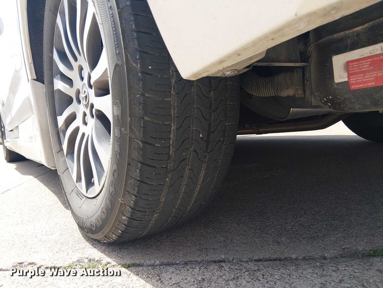 image for item DU3111 2019 Toyota Sienna XLE handicap accessible van