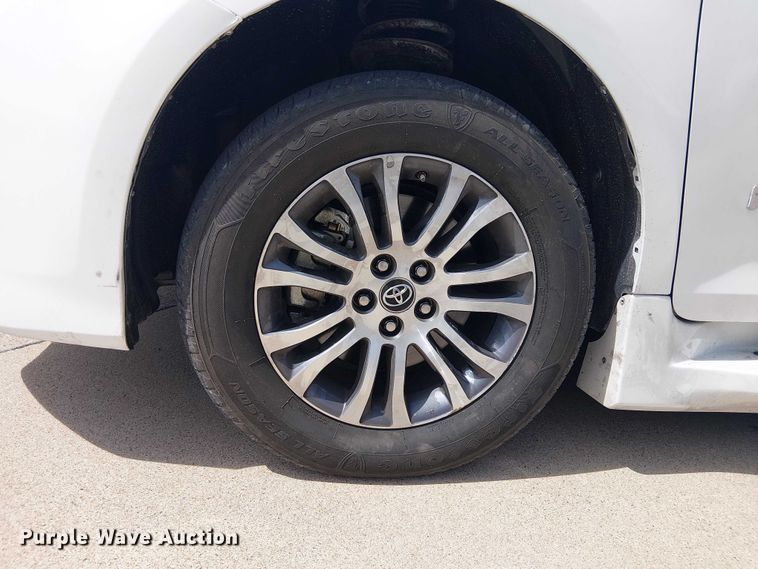 image for item DU3111 2019 Toyota Sienna XLE handicap accessible van