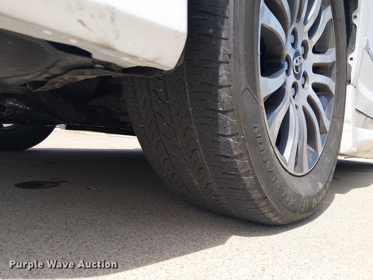 image for item DU3111 2019 Toyota Sienna XLE handicap accessible van