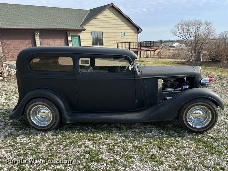 image for item DV0868 1935 Chevrolet sedan