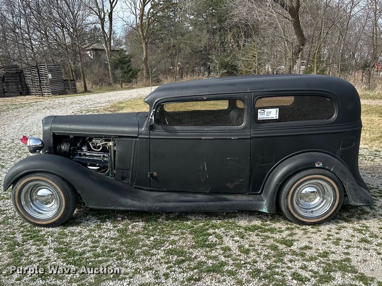 image for item DV0868 1935 Chevrolet sedan