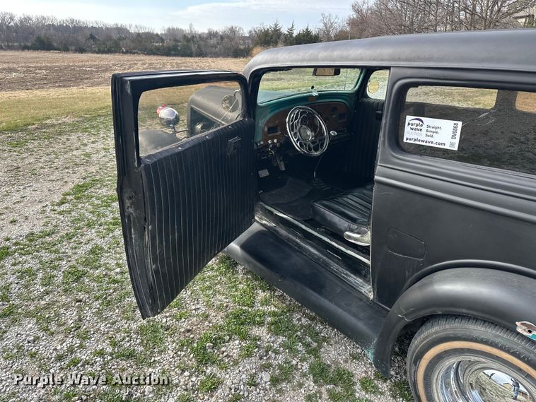 image for item DV0868 1935 Chevrolet sedan