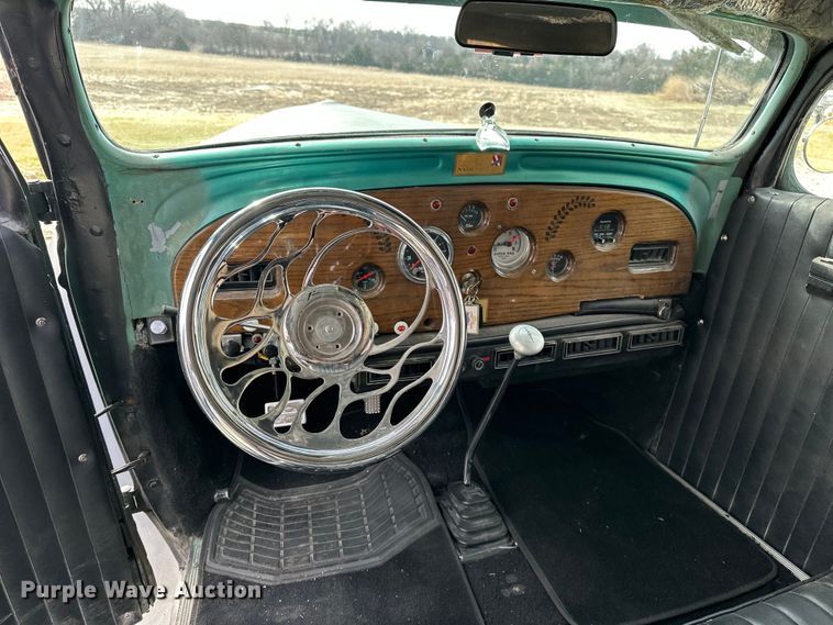 image for item DV0868 1935 Chevrolet sedan