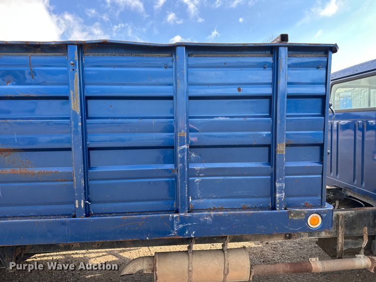 image for item DV0881 1996 International 4700 dump truck