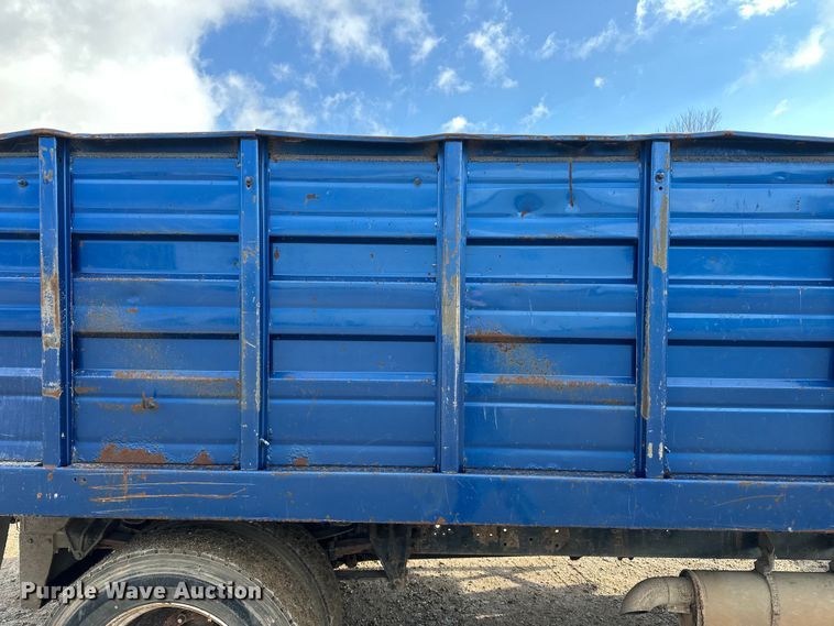 image for item DV0881 1996 International 4700 dump truck