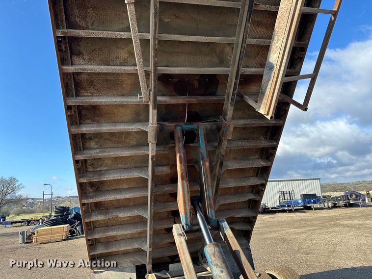 image for item DV0881 1996 International 4700 dump truck