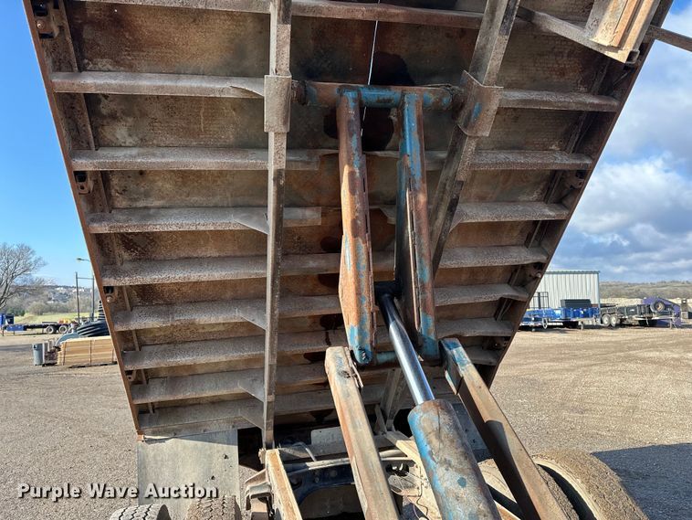 image for item DV0881 1996 International 4700 dump truck