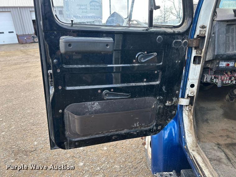 image for item DV0881 1996 International 4700 dump truck