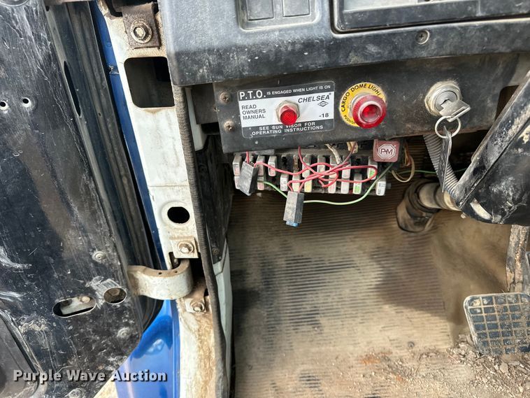 image for item DV0881 1996 International 4700 dump truck