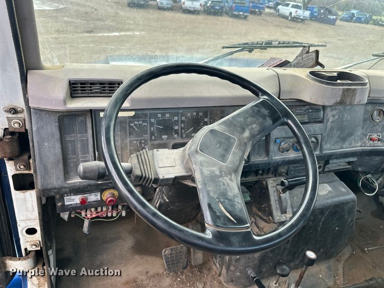 image for item DV0881 1996 International 4700 dump truck