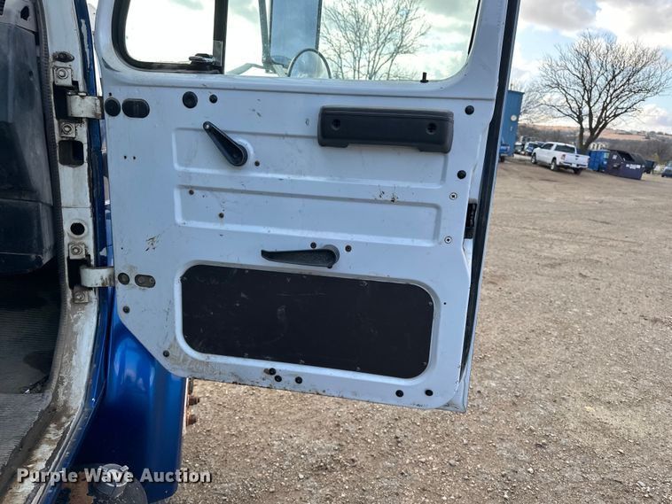 image for item DV0881 1996 International 4700 dump truck