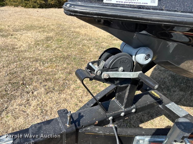image for item DZ3971 2001 Ranger R83VS  boat