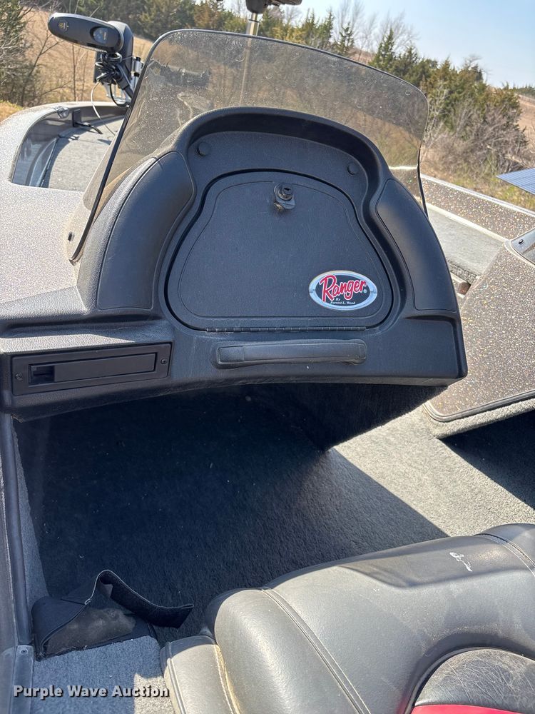 image for item DZ3971 2001 Ranger R83VS  boat