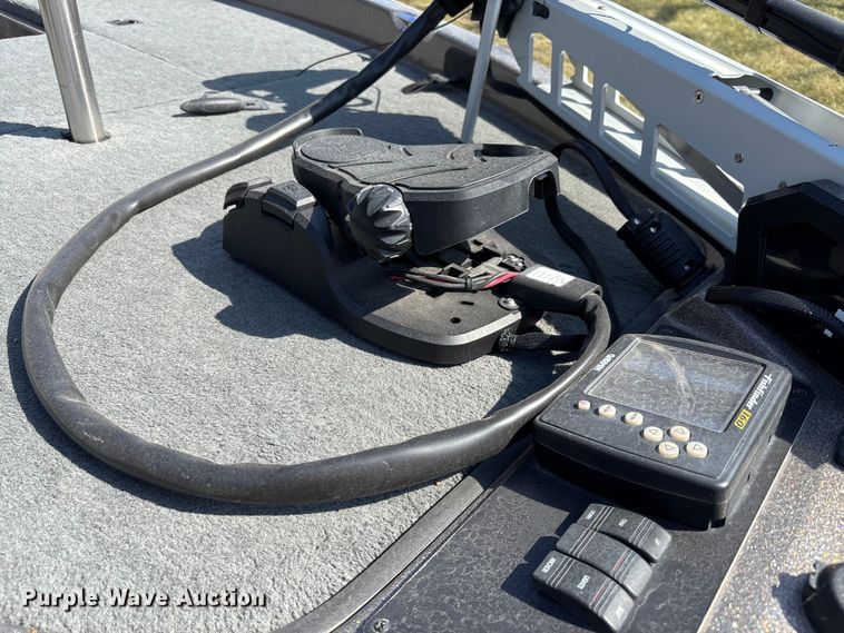 image for item DZ3971 2001 Ranger R83VS  boat
