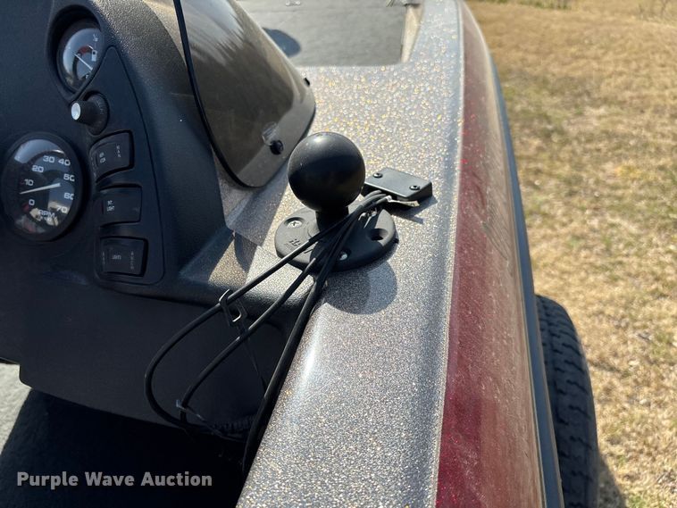 image for item DZ3971 2001 Ranger R83VS  boat