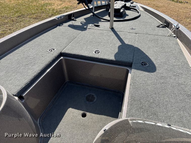 image for item DZ3971 2001 Ranger R83VS  boat
