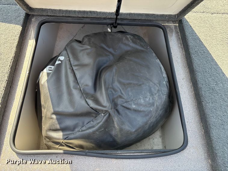 image for item DZ3971 2001 Ranger R83VS  boat