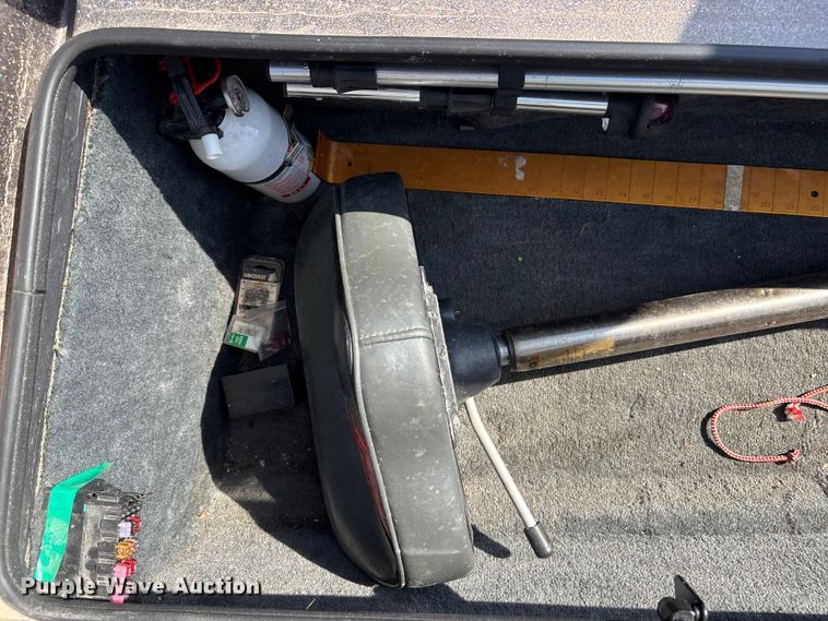 image for item DZ3971 2001 Ranger R83VS  boat