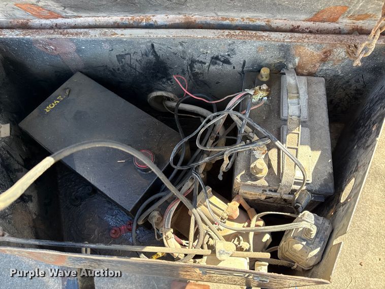 image for item DZ4411 2010 Lamar dump trailer