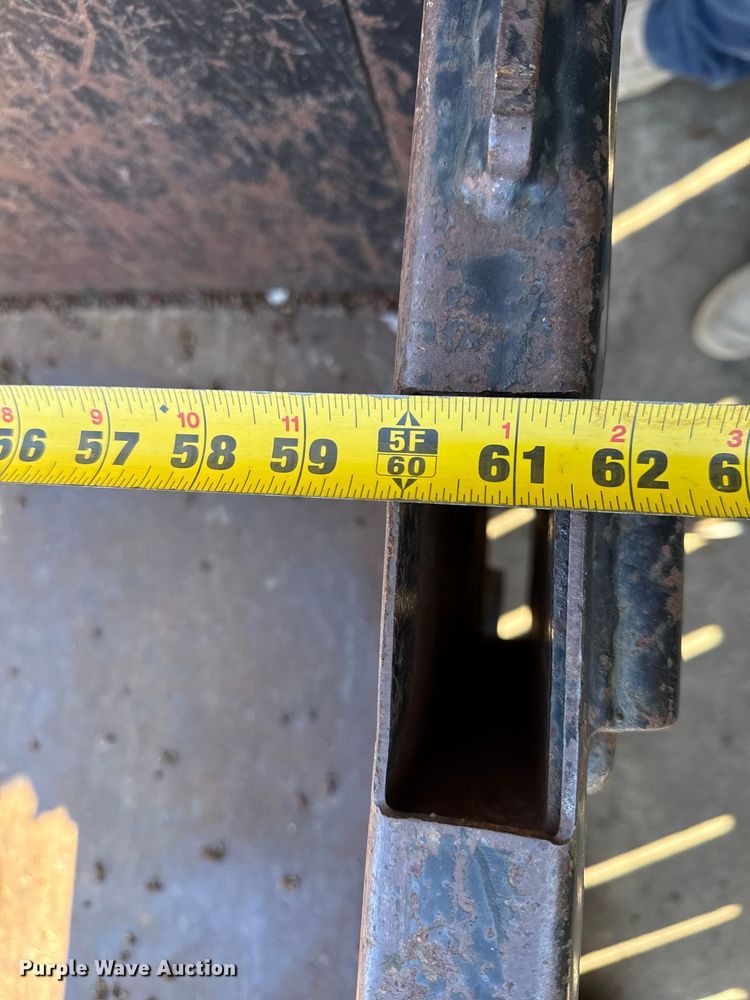 image for item DZ4411 2010 Lamar dump trailer