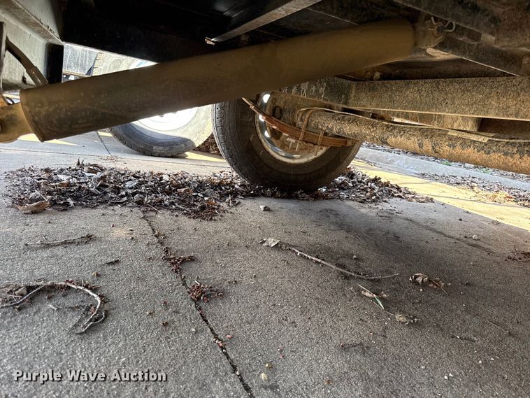 image for item DZ4411 2010 Lamar dump trailer