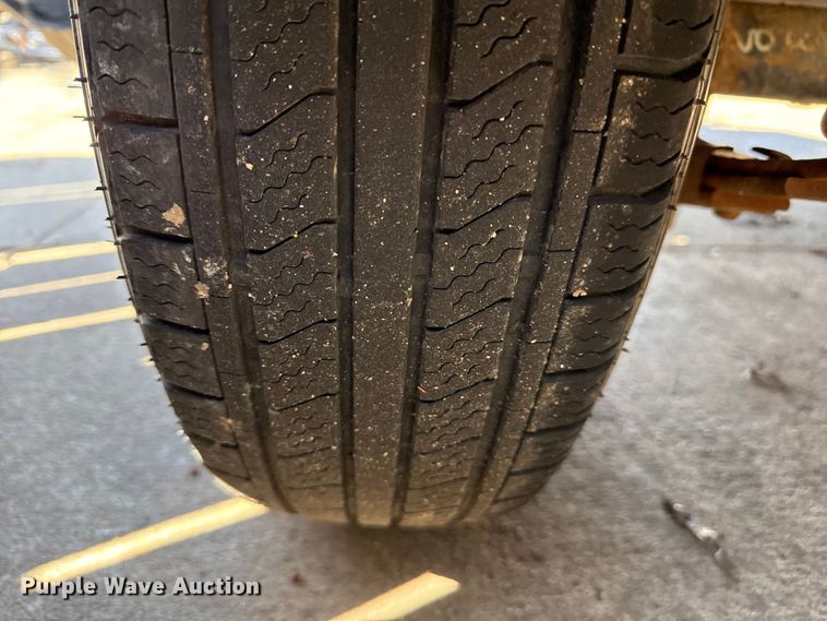 image for item DZ4411 2010 Lamar dump trailer