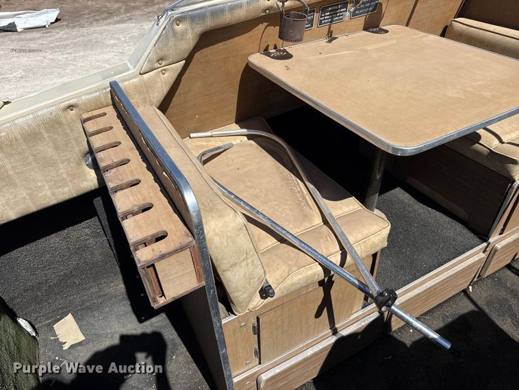 image for item DZ5352 1974 Bayliner Saratoga boat