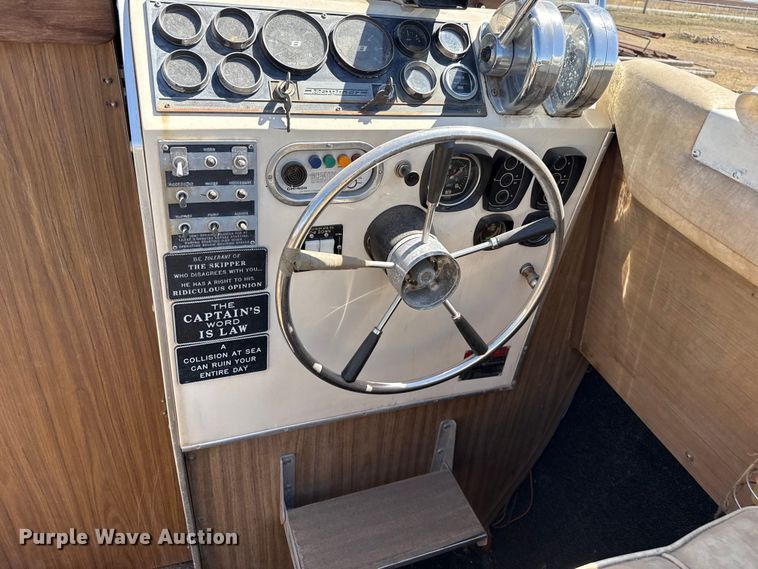 image for item DZ5352 1974 Bayliner Saratoga boat