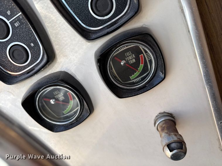 image for item DZ5352 1974 Bayliner Saratoga boat