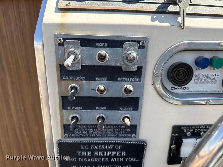 image for item DZ5352 1974 Bayliner Saratoga boat