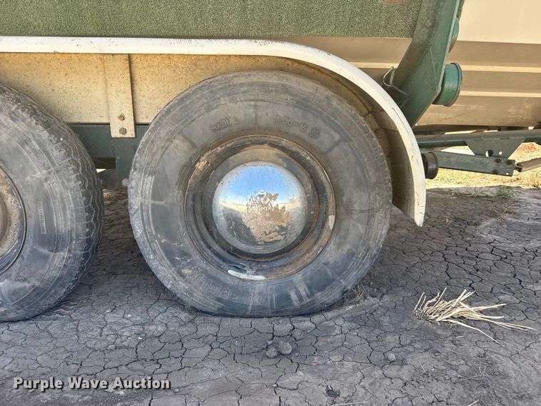 image for item DZ5352 1974 Bayliner Saratoga boat