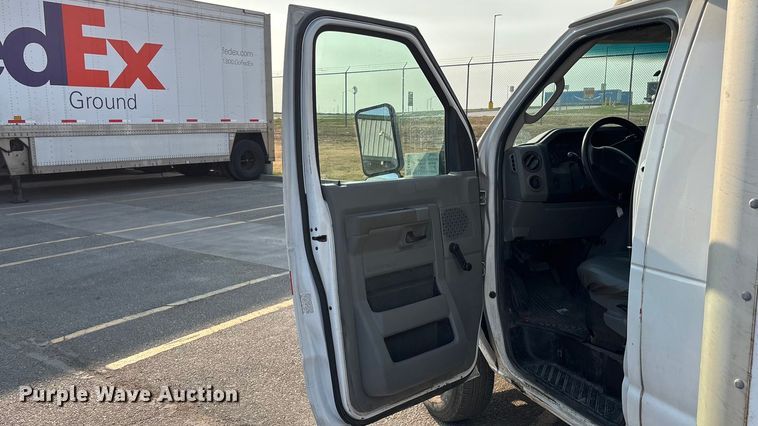 image for item EA4558 2009 Ford E-450 Box Truck