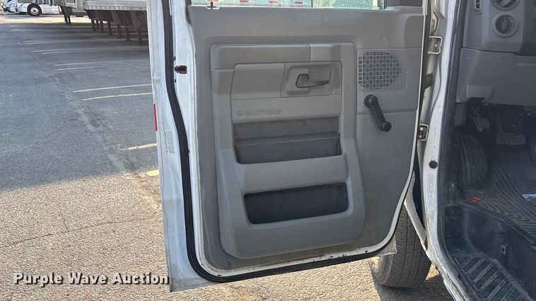 image for item EA4558 2009 Ford E-450 Box Truck