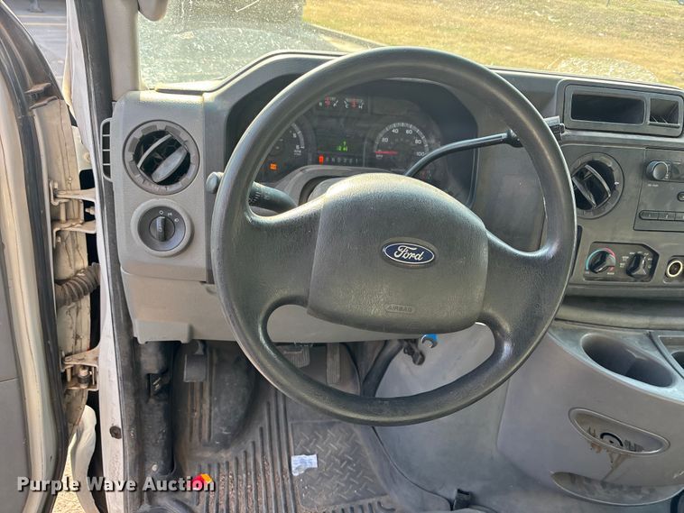 image for item EA4558 2009 Ford E-450 Box Truck