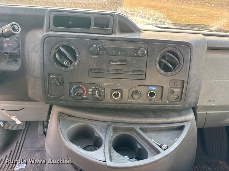 image for item EA4558 2009 Ford E-450 Box Truck