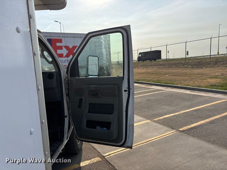 image for item EA4558 2009 Ford E-450 Box Truck