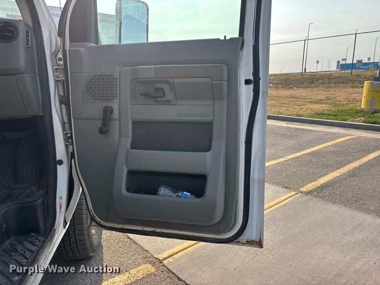 image for item EA4558 2009 Ford E-450 Box Truck