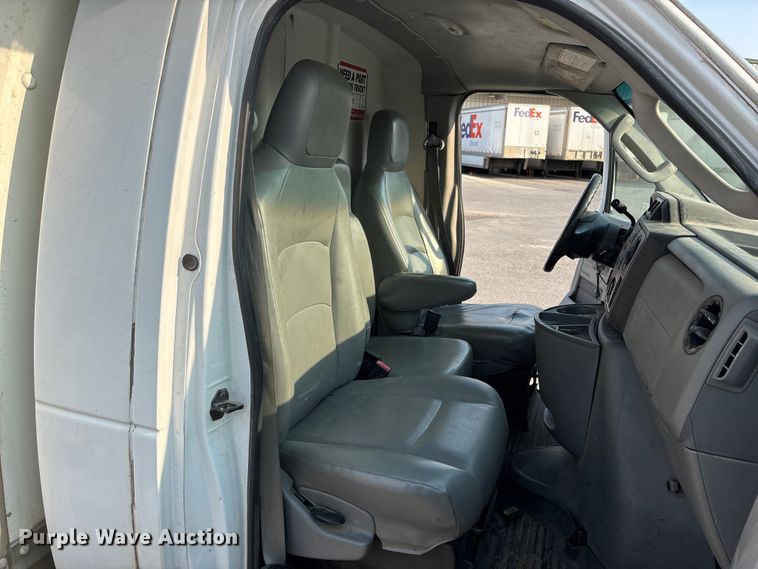 image for item EA4558 2009 Ford E-450 Box Truck