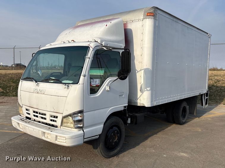 image for item EA4559 2007 Isuzu NPR box truck